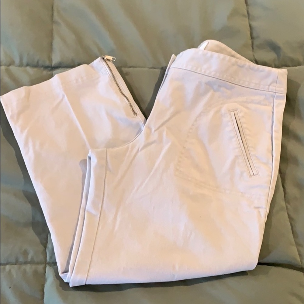 Ann Taylor Loft Summer Capri light tan. Size 8.​​​​​​​​​​​​​​​​​​​​​​